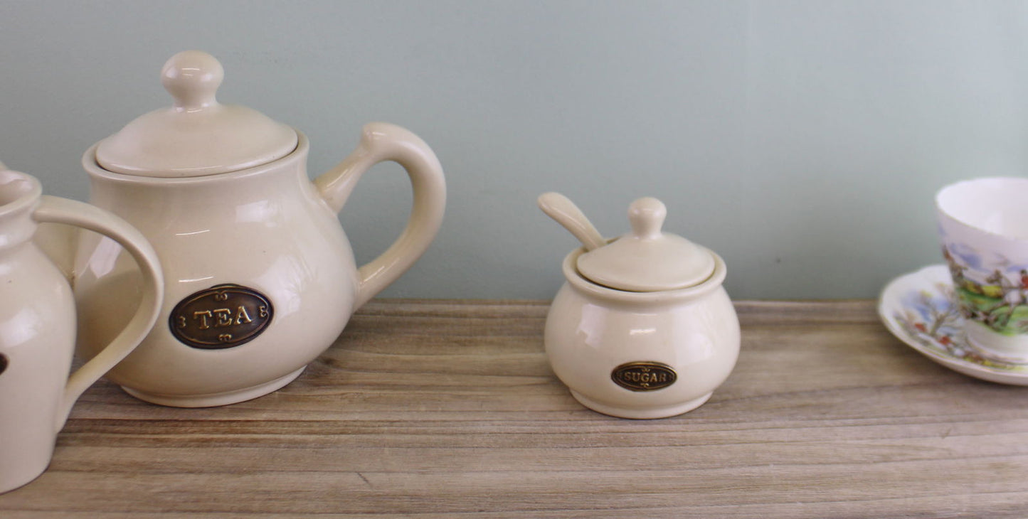 Country Cottage Cream Ceramic Sugar Bowl With Lid & Spoon