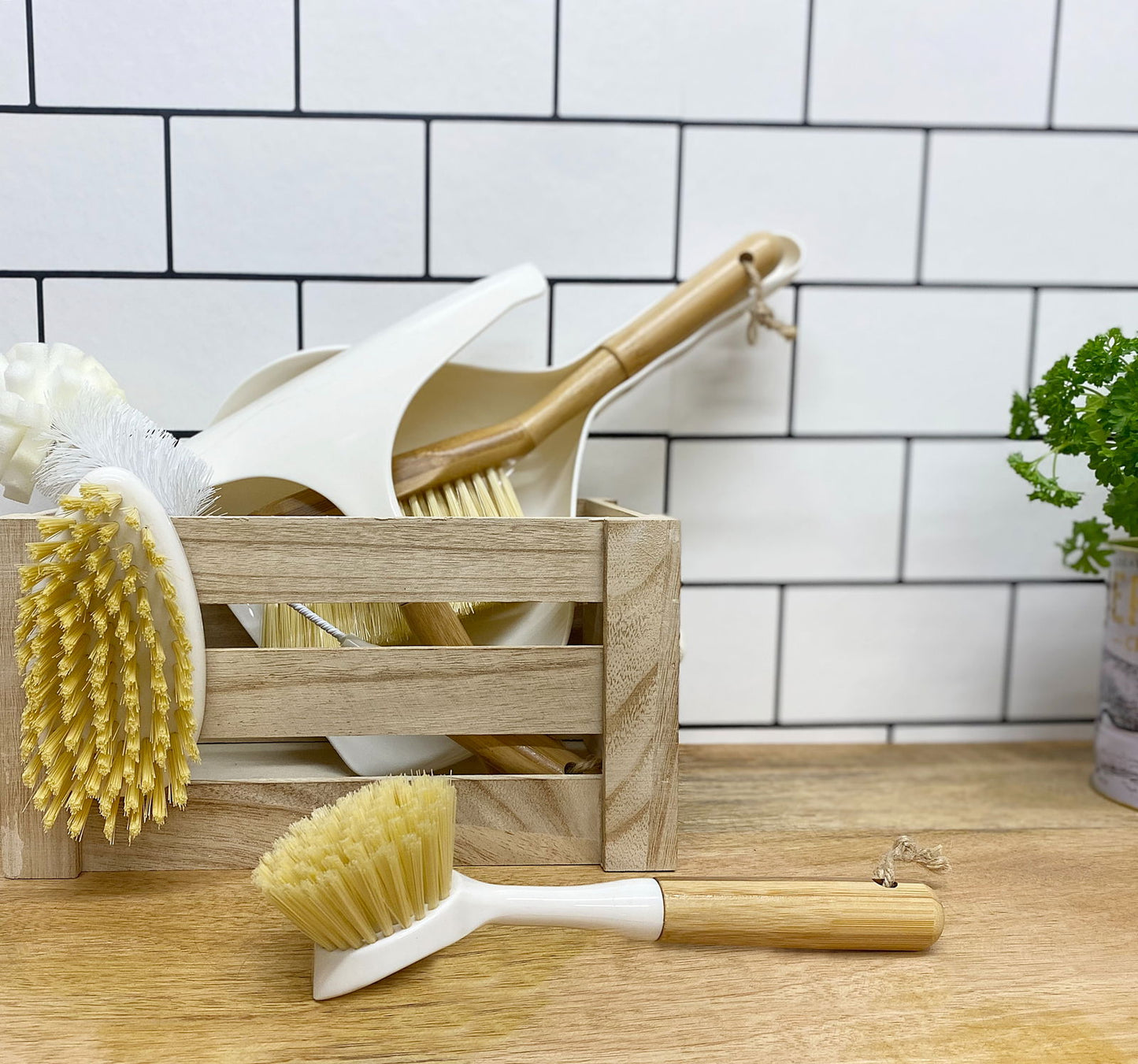 Cream Washing Up Brush with Bamboo Wooden Handle